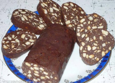 Рецепт шоколадной колбаски с орехами