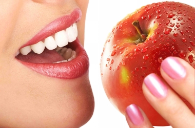 Здоровые зубы: 7 лучших продуктов для красивой улыбки