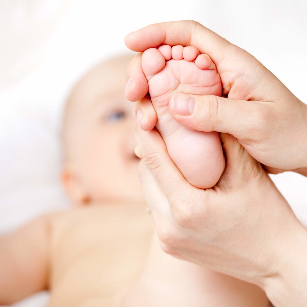 Нужно ли делать массаж младенцу?