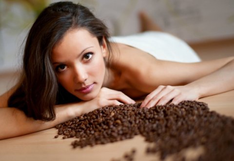Скраб для тела на основе кофе, как эффективное средство против врастания волос после депиляции